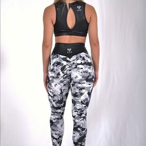 CLS Sportswear Gray Camouflage Leggings Scrunch Butt